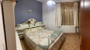 a bedroom with two twin beds and a window at LOGA PARALIA DIKELLA EVROs in Mesimvría