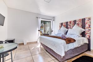 Fotografie z fotogalerie ubytování Bachelor unit with inverter in Sandton v destinaci Johannesburg