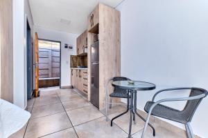 Fotografie z fotogalerie ubytování Bachelor unit with inverter in Sandton v destinaci Johannesburg
