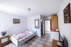 Postel nebo postele na pokoji v ubytování Apartments Vila Nikolić Rafailovići