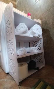 a bathroom with towels and a toilet in a room at Al 28ᴀ , Appartamento Teulada in Teulada +15 photos