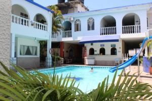 a large swimming pool in front of a house at Hotel Villa del Rosario Nuevo in Melgar