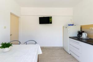 Kuchyňa alebo kuchynka v ubytovaní Apartments Marija Sabina
