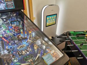 a pinball machine with a video game on it at Oberauer Wagrain - Die Eco Familien Hotelpension B&B in Wagrain