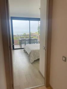 Postel nebo postele na pokoji v ubytování Nice appartement pool & sea view + 8 fotografií