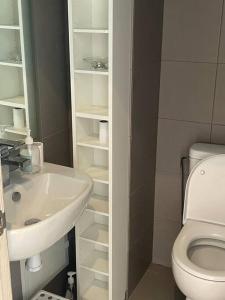 Ένα μπάνιο στο Nice appartement pool & sea view