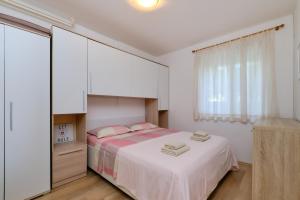 Postel nebo postele na pokoji v ubytování Appartment Ksenija 4