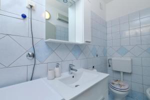 Koupelna v ubytování Appartment Ksenija 4