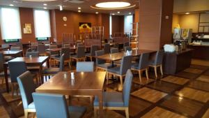 Restaurace v ubytování Hotel Route-Inn Hisai Inter