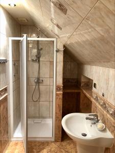 Koupelna v ubytování Dom Gościnny Zenit
