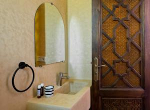Riad SULTANA的一间浴室