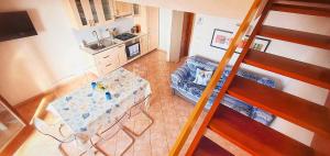 Televízia a/alebo spoločenská miestnosť v ubytovaní Casa vacanze Magabù