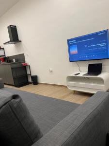 TV a/nebo společenská místnost v ubytování Citywise Vittorio - Independent Apartment near Bari central station