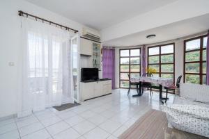 a living room with a table and a tv at Apartments by the sea Zaglav, Dugi otok - 17788 in Sali