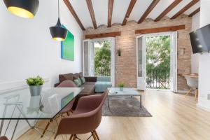 a living room with a couch and a table at Baron Suites Reina in Valencia