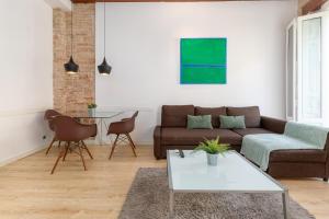 Posedenie v ubytovaní Baron Suites Reina