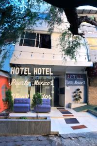 un edificio con un cartello che legge il mexico dell'hotel di prim'ordine di HOTEL PUERTO MEXICO 2 a Città del Messico