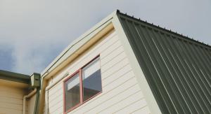 una casa con tetto verde di Reardon Retreat a Port Fairy