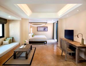 Posezení v ubytování The Naka Island, a Luxury Collection Resort & Spa, Phuket