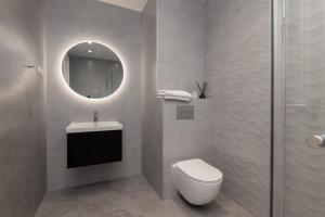 Koupelna v ubytování Hilltop Apartments - Grand Gonsiori