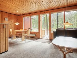 Posezení v ubytování Holiday home Aakirkeby XLVIII