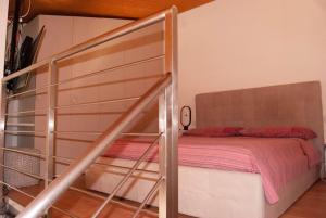 a bedroom with a bunk bed and a staircase at Mo&Vi - Elegante Loft - Vicino F1-San Gerardo-Parco Monza in Lissone