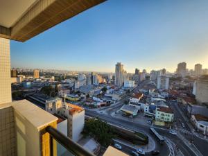widok na miasto z balkonu budynku w obiekcie Residence Flat 143 em Santana w São Paulo