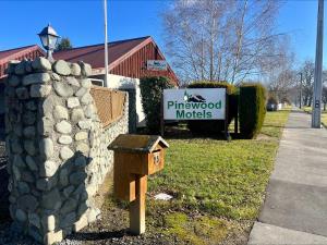 Certifikát, hodnocení, plakát nebo jiný dokument vystavený v ubytování Pinewood Motels