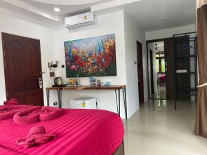 Un ou plusieurs lits dans un hébergement de l'établissement Amara Beach Resort Koh Phangan