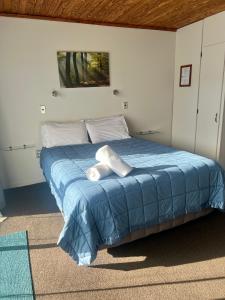 Postel nebo postele na pokoji v ubytování Pinewood Motels