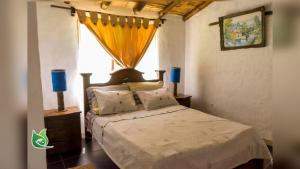 a bedroom with a large bed with a window at Cabaña Turistica Tunwacogua in Nobsa