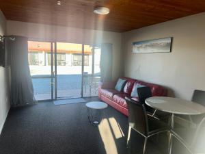 Posezení v ubytování Pinewood Motels