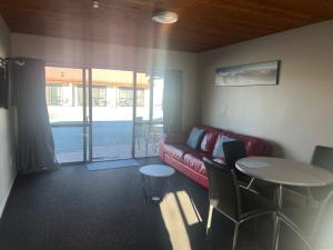 Posezení v ubytování Pinewood Motels