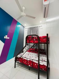 SRS WIN Homestay emeletes ágyai egy szobában