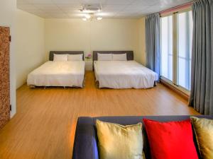 Uma cama ou camas num quarto em Nantou Fruit House