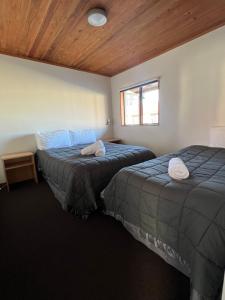 Postel nebo postele na pokoji v ubytování Pinewood Motels