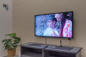 TV a/nebo společenská místnost v ubytování Zai Ham Homestay