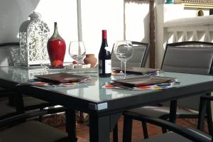 Nápoje v ubytovaní Newly Remodeled Townhouse Beach Walking Distance