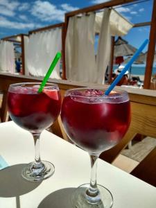 Nápoje v ubytovaní Newly Remodeled Townhouse Beach Walking Distance