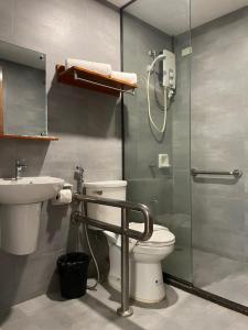 Koupelna v ubytování Bambu Suites