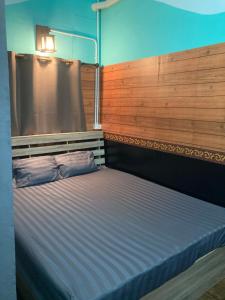 Postel nebo postele na pokoji v ubytování โรงแรมคุ้มเดช - KoomDech Hotel