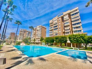 Bassein majutusasutuses Apartamento Atenas Piscina 4 pax, Inmobiliaria Leo Playa de San Juan või selle lähedal