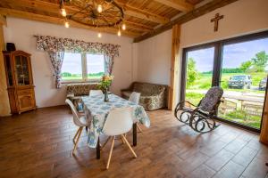 a dining room with a table and chairs at Agroturystyka BRYGADZIAKI in Charbielin