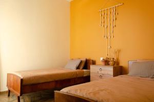 Katil atau katil-katil dalam bilik di m͟͞a͟͞t͟͞a͟͞t͟͞h͟͞i͟͞a͟͞ GuestHouse Tinos