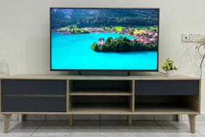 TV/trung tâm giải trí tại 239 S2 # U Homestay