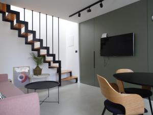 a living room with a staircase and a table and chairs at Modernes Kleines Haus mit Terrasse in Split