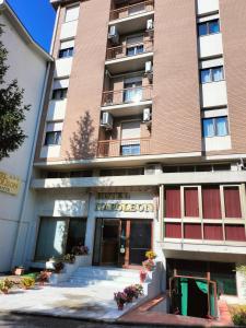 a large building with a sign that reads hirsch hotel at Hotel Napoleon in Pontremoli