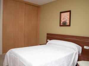 Łóżko lub łóżka w pokoju w obiekcie Sanxenxorural - Apartamentos La Rana
