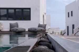 Bazen v nastanitvi oz. blizu nastanitve Sun Springs Suites