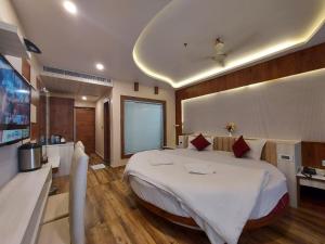 Televiisor ja/või meelelahutuskeskus majutusasutuses New Gitanjali Hotel, New Digha